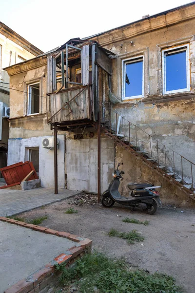 Uma Paisagem Colorida Casas Arruinadas Bairro Pobre Para Pessoas Pobres — Fotografia de Stock