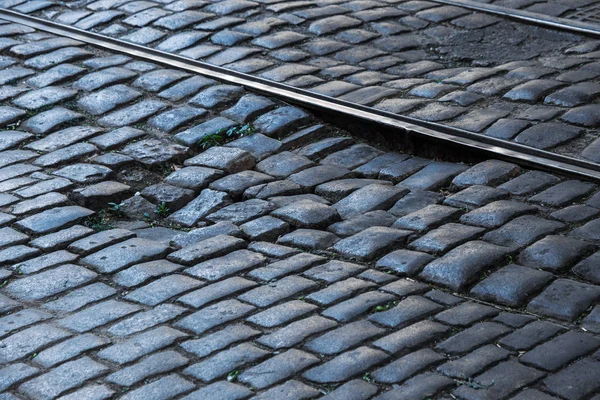 Kaldırımlar kaldırımlar kaldırımda kırık. kaldırım döşeme ile kusurları ile tabaka ve perspektif içinde gidiş çatlaklar. Hangi batmaya başlar ve bir depresyon oluşturulan taş yoldan