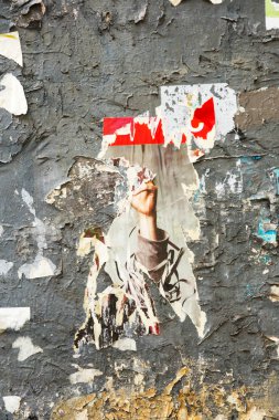 Vintage Billboard yırtık Poster, kağıt, reklamlar, çıkartmalar geniş arka plan veya doku ile. Kentsel yaratıcı duvar kağıdı tasarımı için. Soyut Web Banner. Posterler, kağıt yaratıcı olarak grunge eski duvarlarda kalıntıları