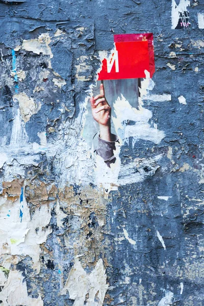 Vintage Billboard yırtık Poster, kağıt, reklamlar, çıkartmalar geniş arka plan veya doku ile. Kentsel yaratıcı duvar kağıdı tasarımı için. Soyut Web Banner. Posterler, kağıt yaratıcı olarak grunge eski duvarlarda kalıntıları