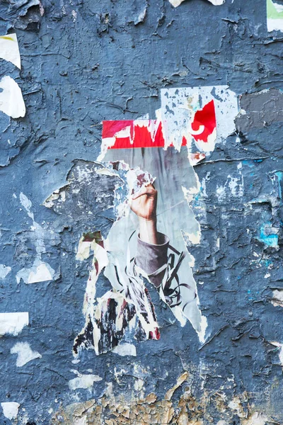 Vintage Billboard yırtık Poster, kağıt, reklamlar, çıkartmalar geniş arka plan veya doku ile. Kentsel yaratıcı duvar kağıdı tasarımı için. Soyut Web Banner. Posterler, kağıt yaratıcı olarak grunge eski duvarlarda kalıntıları