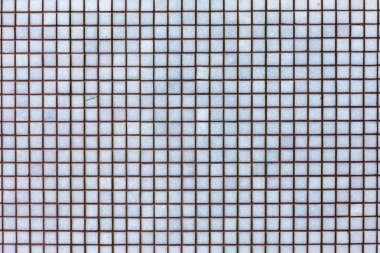 Bir eski yıkık seramik Venedik mozaik duvar arka plan. Arka plan beyaz bir eski seramik mozaik çizim herhangi bir tasarım uygulamak için arka plan olarak. Kırık eski duvardaki beyaz Venedik mozaik kirli