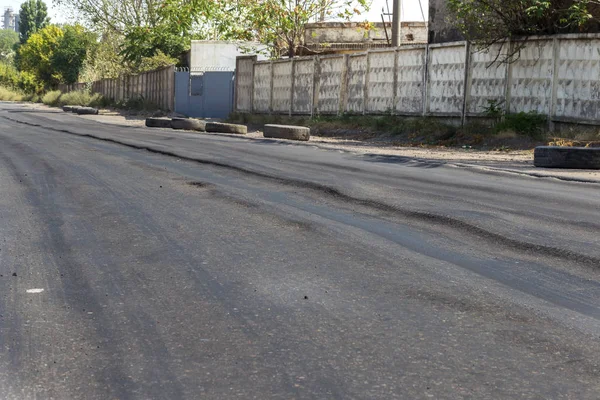 Carretera Dañada Asfalto Picado Dañado Con Baches Mancha Muy Mal —  Fotos de Stock