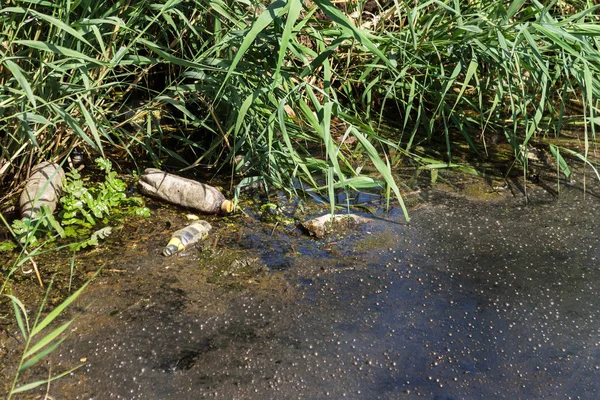 Gran Cantidad Escombros Aguas Residuales Sucias Causa Rápido Crecimiento Las —  Fotos de Stock