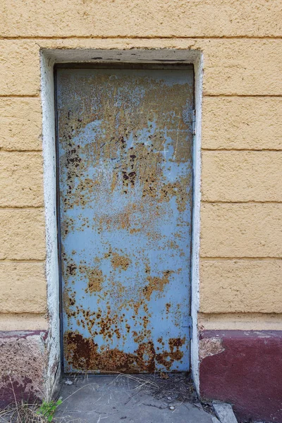 Παλιά Ξύλινη Πόρτα Στη Φτωχή Συνοικία Αρχαία Vintage Ξύλινα Έναν — Φωτογραφία Αρχείου