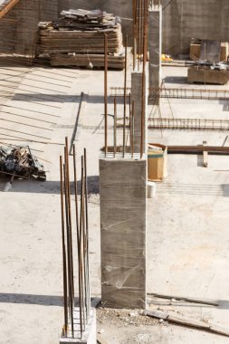 Vakıf inşaat şantiye Beton dökme için takviye metal çerçeve yapma. Metal kalıp çimento İnşaat için. Ev buildin için çimento Vakfı