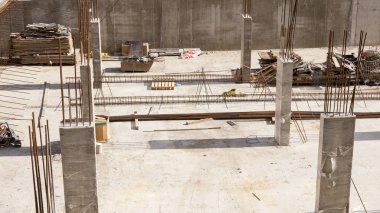 Vakıf inşaat şantiye Beton dökme için takviye metal çerçeve yapma. Metal kalıp çimento İnşaat için. Ev buildin için çimento Vakfı