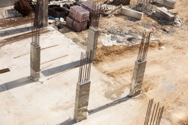 Vakıf inşaat şantiye Beton dökme için takviye metal çerçeve yapma. Metal kalıp çimento İnşaat için. Ev buildin için çimento Vakfı