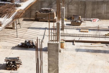Vakıf inşaat şantiye Beton dökme için takviye metal çerçeve yapma. Metal kalıp çimento İnşaat için. Ev buildin için çimento Vakfı