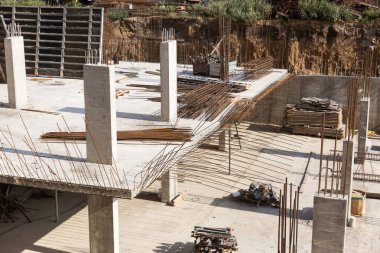 Vakıf inşaat şantiye Beton dökme için takviye metal çerçeve yapma. Metal kalıp çimento İnşaat için. Ev buildin için çimento Vakfı