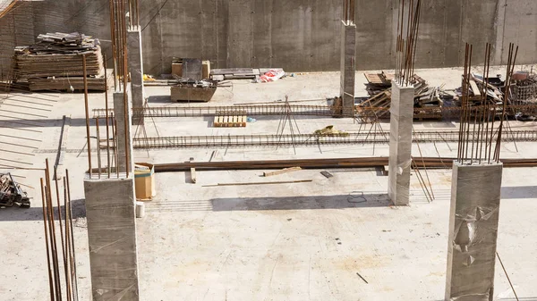 Vakıf inşaat şantiye Beton dökme için takviye metal çerçeve yapma. Metal kalıp çimento İnşaat için. Ev buildin için çimento Vakfı
