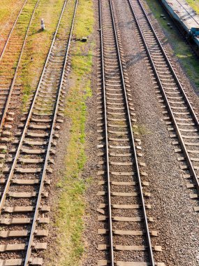 Yük trenleri bir sıra Odessa Liman kargo terminalinde yükleme için stand. Demiryolu ulaşım en ekonomik lojistik çözümleri