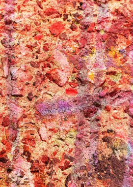 Beton duvardaki eski çatlak boyanın kaotik darbelerinin soyut yaratıcı arka planı. Eski yüzey boya izleri, yıpranmış, çizikler ve çizikler dizayn için.