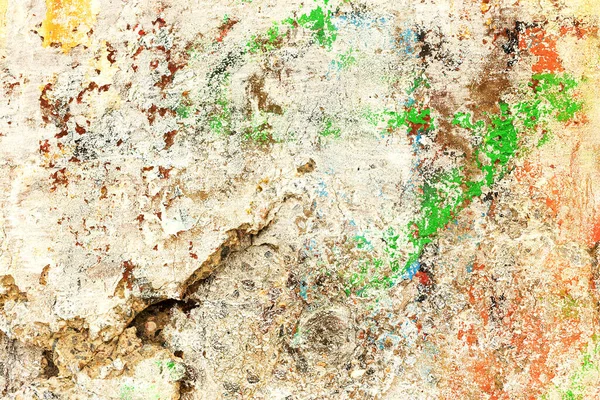 抽象コンクリート壁に古い割れた塗料の混沌としたストロークの創造的な背景 傷やデザインのための亀裂の痕跡を持つ古い表面 — ストック写真