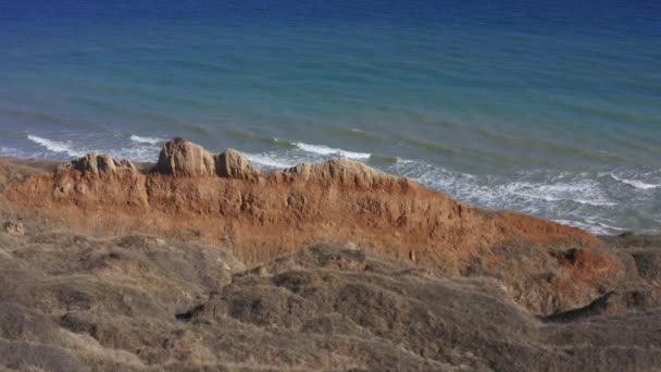 Ζώνη Κατολίσθησης Ερειπωμένη Ακτή Παραλία Επικίνδυνο Σημείο Μέρος Της Ακτογραμμής — Αρχείο Βίντεο