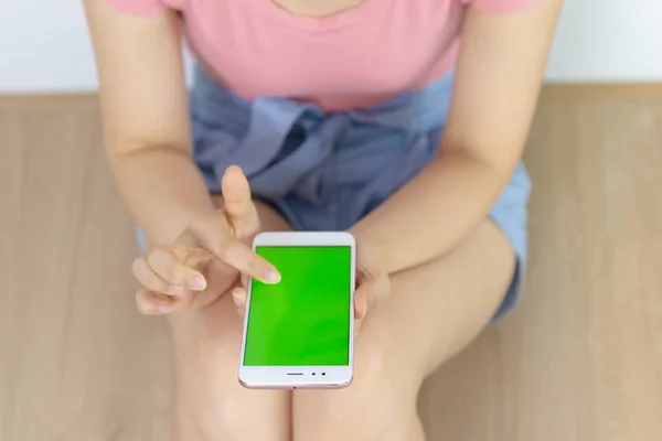 Using mobile phone green screen at home