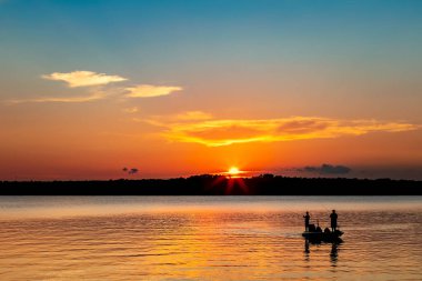 Oklahoma 'da bir gölde gün batımı