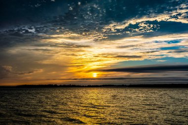 Oklahoma 'da bir gölde gün batımı