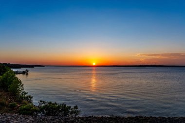 Oklahoma 'da bir gölde gün batımı