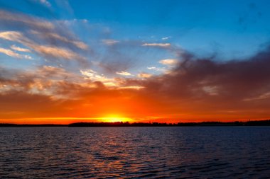 Oklahoma 'da bir gölde gün batımı