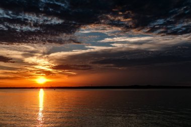 Oklahoma 'da bir gölde gün batımı