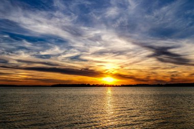 Oklahoma 'da bir gölde gün batımı