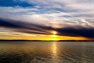 Oklahoma 'da bir gölde gün batımı