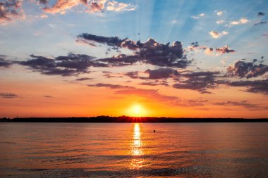 Oklahoma 'da bir gölde gün batımı