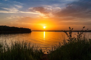 Oklahoma 'da bir gölde gün batımı