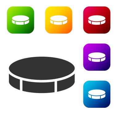 Siyah Hokey Diski simgesi beyaz arkaplanda izole edildi. Spor malzemeleri. Renkli kare düğmelerle simgeleri ayarla. Vektör İllüstrasyonu