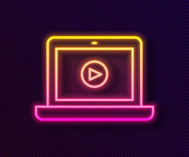 Parlayan neon hattı çevrimiçi video simgesi siyah arkaplanda izole edildi. Dizüstü bilgisayar ve oyun işaretli film şeridi. Vektör İllüstrasyonu