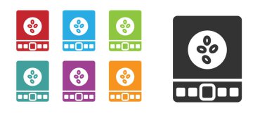 Siyah Elektronik kahve ölçekli ikon beyaz arka planda izole edilmiş. Ağırlık ölçüm aletleri. Simgeleri renklendirin. Vektör İllüstrasyonu.