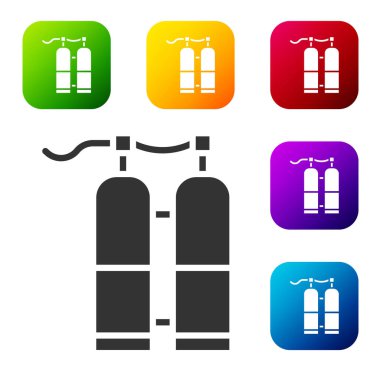 Siyah Aqualung simgesi beyaz arkaplanda izole edildi. Dalgıçlar için oksijen tüpü. Dalış ekipmanları. Olağanüstü bir spor. Spor malzemeleri. Renkli kare düğmelerle simgeleri ayarla. Vektör İllüstrasyonu