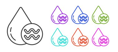 Beyaz arkaplanda izole edilmiş siyah çizgi temiz su simgesini geri dönüştür. İşaret geri dönüşümlü bir damla su. Simgeleri renklendirin. Vektör İllüstrasyonu