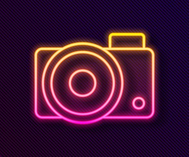 Parlayan neon hattı fotoğraf makinesi simgesi siyah arkaplanda izole edildi. Fotoğraf makinesi simgesi. Vektör İllüstrasyonu.