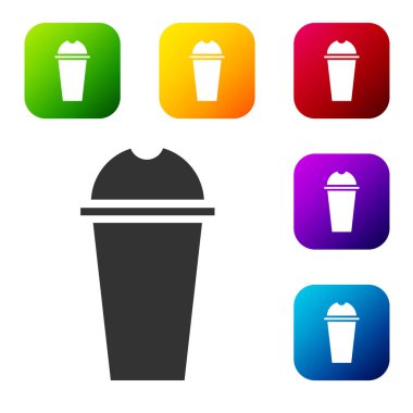 Beyaz arkaplanda siyah milkshake simgesi izole edildi. Kapaklı ve samanlı plastik bardak. Renkli kare düğmelerle simgeleri ayarla. Vektör İllüstrasyonu.