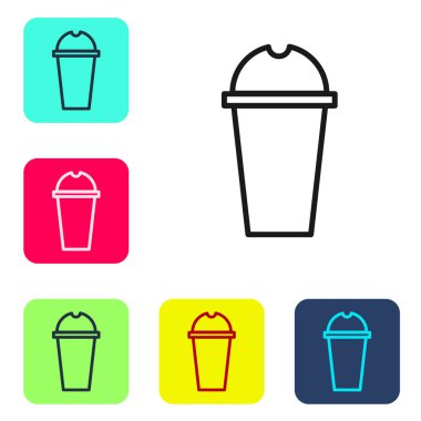 Beyaz arkaplanda siyah çizgi milkshake simgesi izole edildi. Kapaklı ve samanlı plastik bardak. Renkli kare düğmelerle simgeleri ayarla. Vektör İllüstrasyonu.