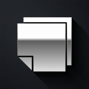 Silver Post not etiketleri siyah arkaplanda izole edilmiş. Mesaj veya mesaj için yeri olan yapışkan kasetler. Uzun gölge tarzı. Vektör İllüstrasyonu.