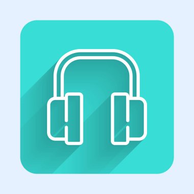 Beyaz çizgi kulaklık simgesi uzun gölgeli izole edilmiş. Müşteri hizmetleri, yardım hattı, çağrı merkezi, faq, bakım. Yeşil kare düğmesi. Vektör İllüstrasyonu.