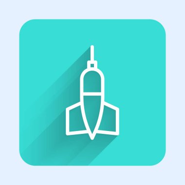 Beyaz çizgi ok ikonu uzun gölgeli izole edilmiş. Yeşil kare düğmesi. Vektör İllüstrasyonu.