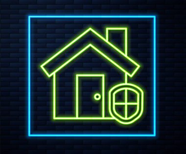 Parlayan neon çizgili ev, tuğla duvar arkasında izole edilmiş koruma simgesi altında. Ev ve kalkan. Koruma, güvenlik, güvenlik, koruma, savunma konsepti. Vektör İllüstrasyonu.