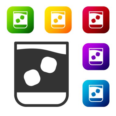 Beyaz arka planda izole edilmiş siyah viski ve buz küpleri ikonu. Renkli kare düğmelerle simgeleri ayarla. Vektör İllüstrasyonu.