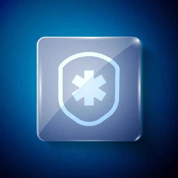 Escudo Médico Blanco Con Icono Cruz Aislado Sobre Fondo Azul — Vector de stock