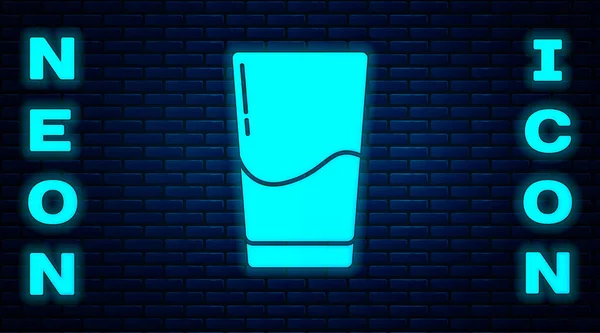 Glödande Neon Glas Med Vatten Ikon Isolerad Tegel Vägg Bakgrund — Stock vektor