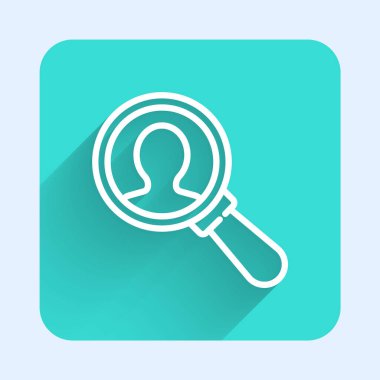 Uzun gölgeli bir insan simgesini aramak için beyaz çizgi büyüteç. İşe alım ya da seçim konsepti. Çalışanları ve işi ara. Yeşil kare düğmesi. Vektör.