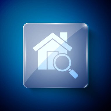 Beyaz Arama Evi simgesi mavi arkaplanda izole edildi. Büyüteç altındaki bir evin emlak sembolü. Kare cam paneller. Vektör İllüstrasyonu.