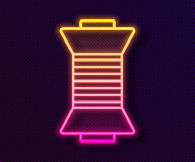 Parlayan neon çizgisi, siyah arkaplanda izole edilmiş makara simgesine iplik dikmek. İplik makarası. İplik kutusu. Vektör İllüstrasyonu.