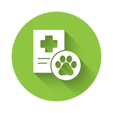 Tıbbi sicil ikonu olan beyaz pano uzun gölgeli izole edilmiş. Sağlık sigortası formu. Tıbbi kontrol işaretleri raporu. Yeşil daire düğmesi. Vektör.