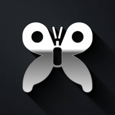 Gümüş Kelebek simgesi siyah arkaplanda izole edildi. Uzun gölge tarzı. Vektör.