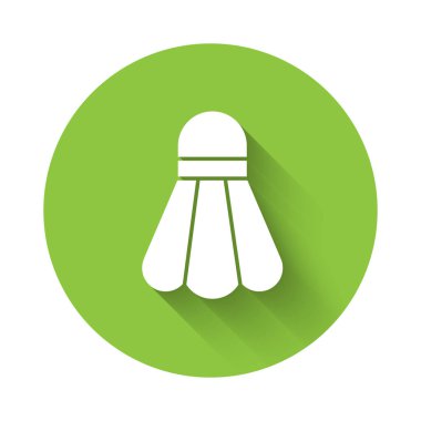 Beyaz Badminton mekik siki ikonu uzun gölgeli izole edilmiş. Spor malzemeleri. Yeşil daire düğmesi. Vektör İllüstrasyonu.